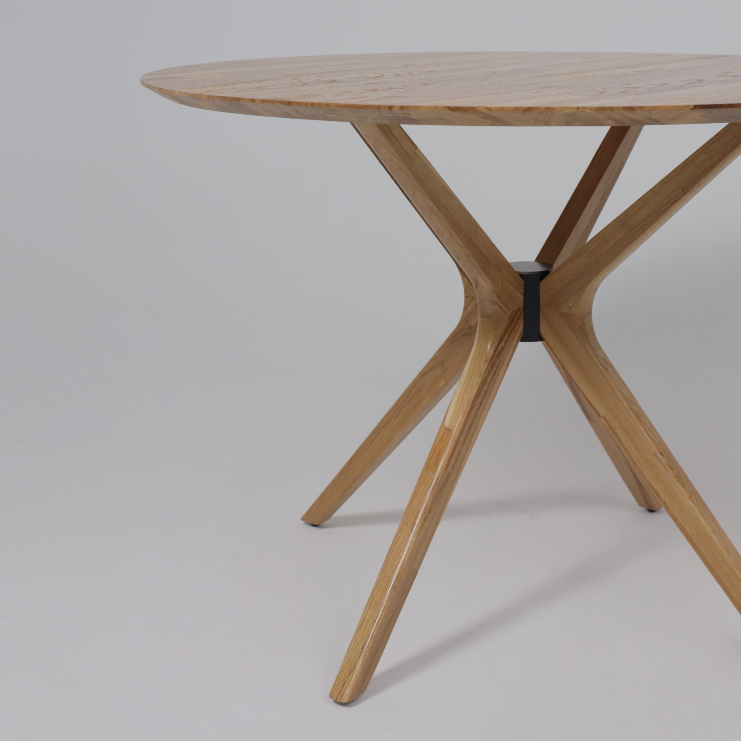 Стол ВЕГАС, нераздвижной, D1100, Дуб светлый тон 100