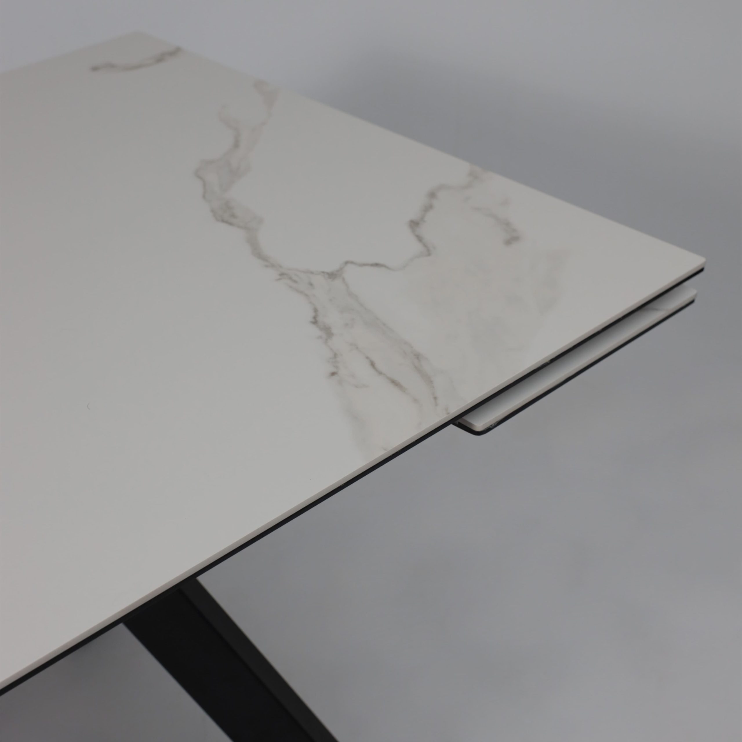 Стол МОНАКО NEW,керамика 0 кат. 1600(2240)*900, Камень белый Greys White/Черный матовый