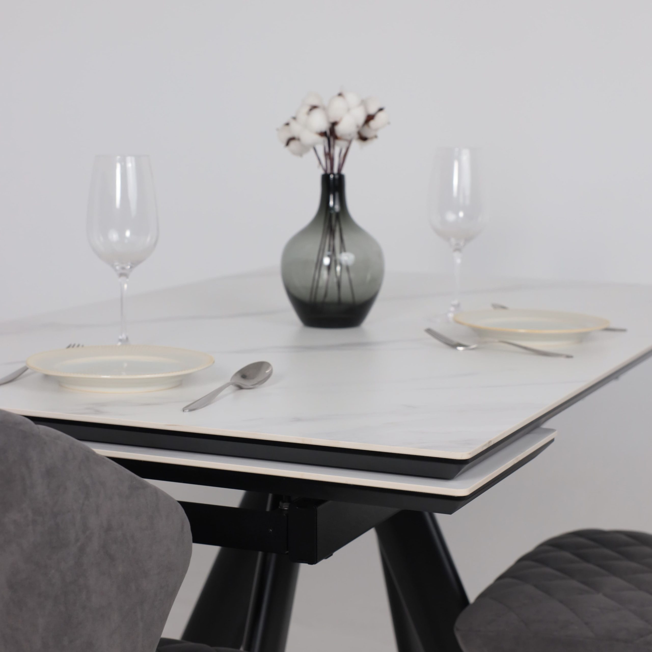 Стол JACK-140, раздвижной 140(30+30)х85, CALAKATTA ST CER/Черный