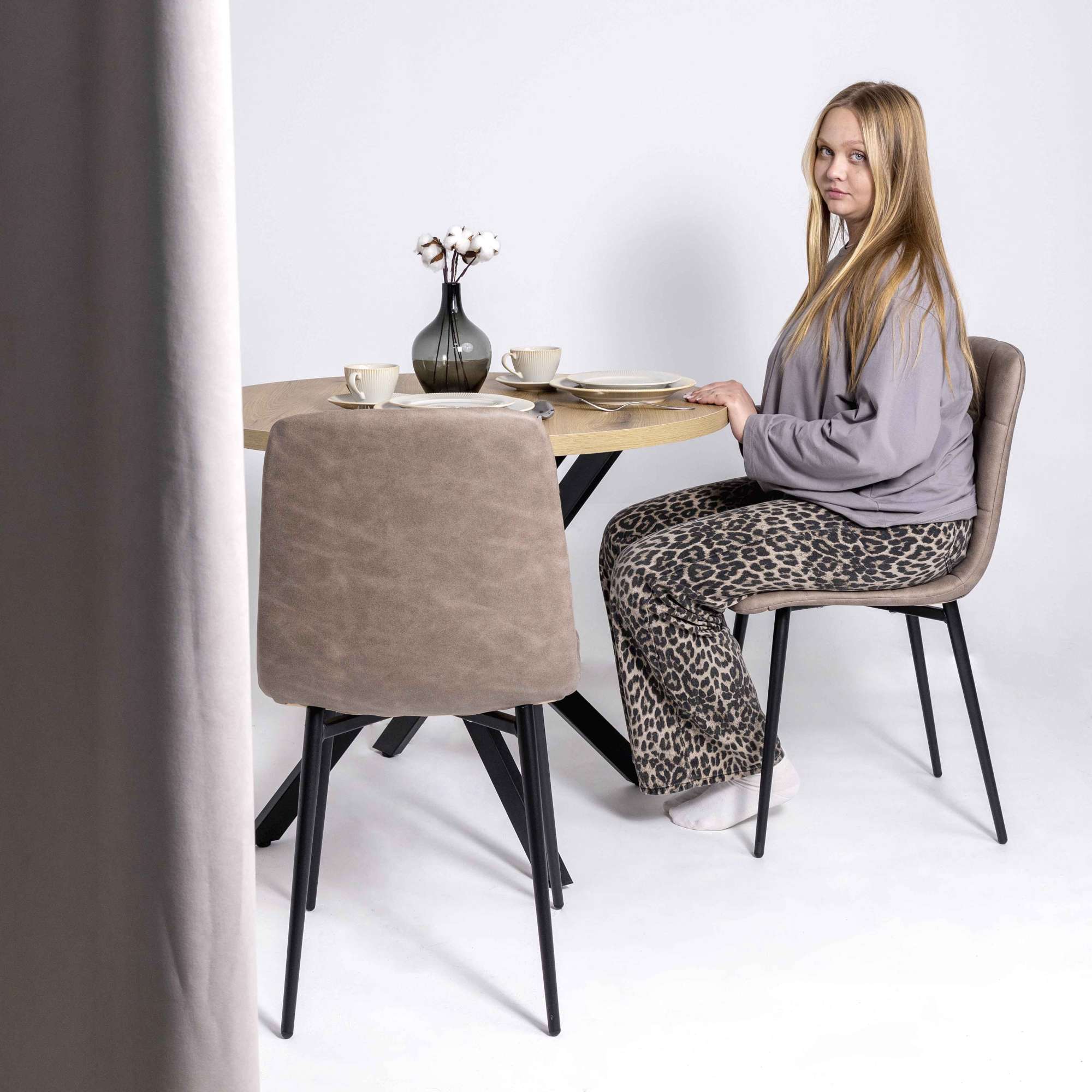 Стул AV 406-N, песочная замша Kiprus 03/черный