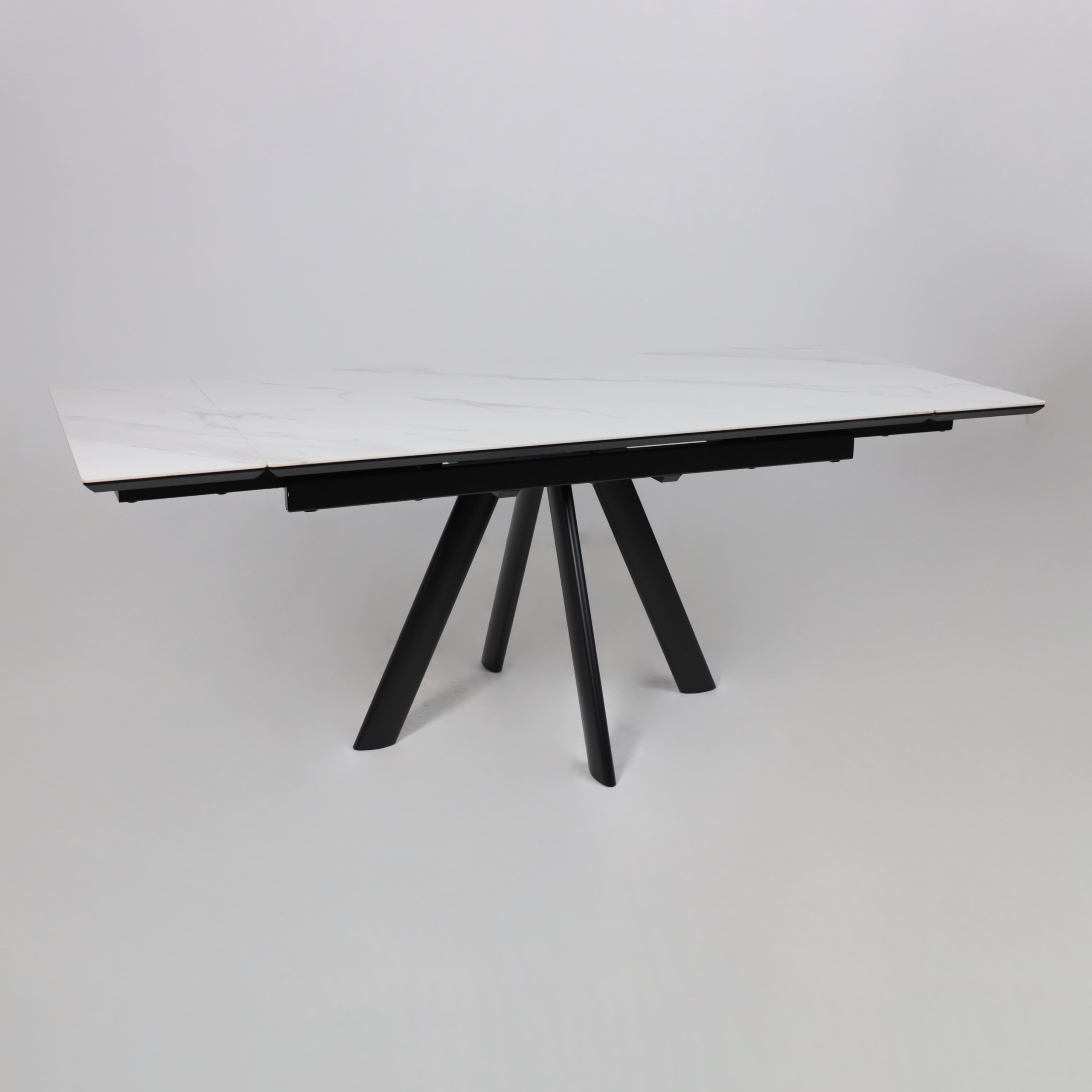 Стол JACK-140, раздвижной 140(30+30)х85, CALAKATTA ST CER/Черный