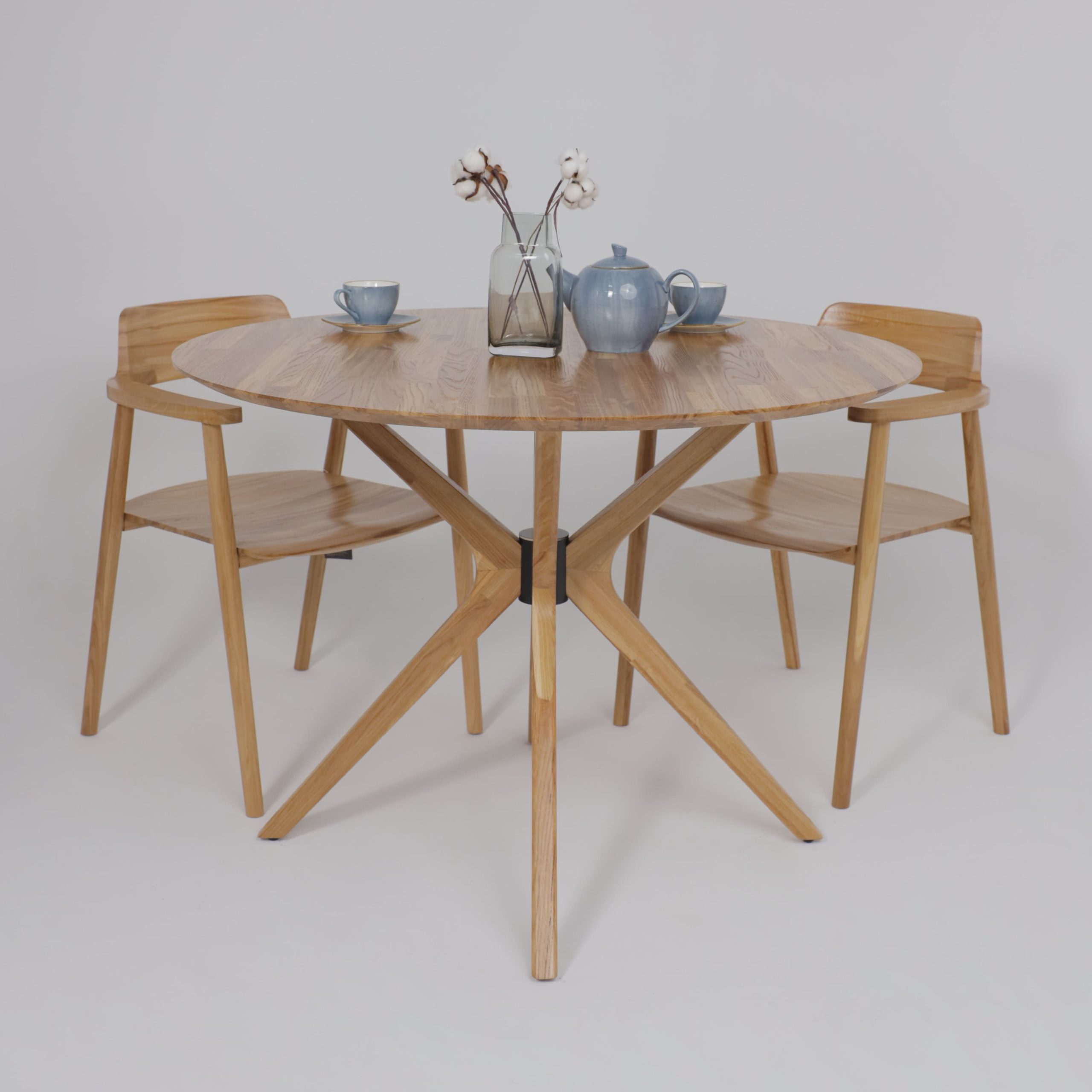 Стол ВЕГАС, нераздвижной, D1100, Дуб светлый тон 100