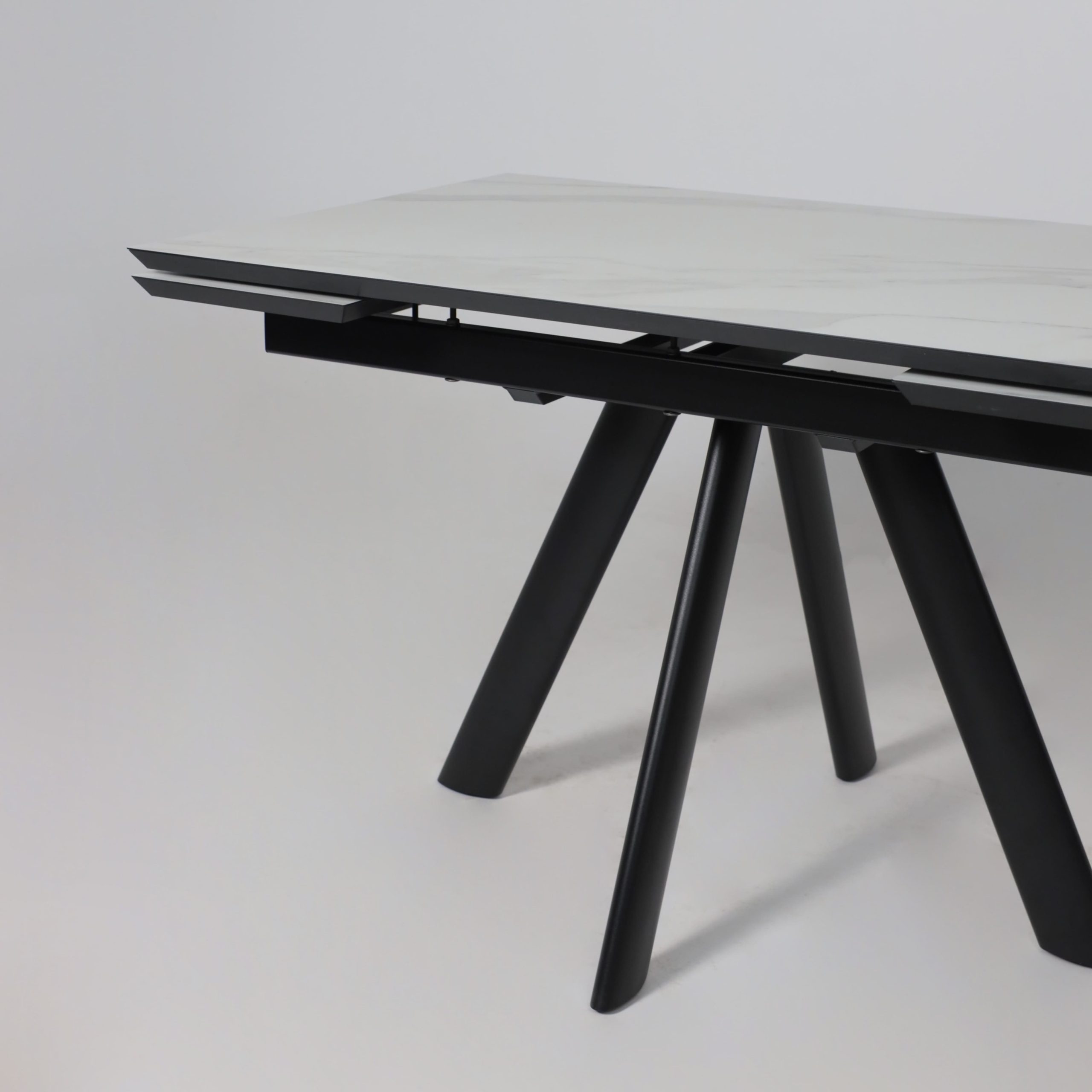 Стол JACK-120, раздвижной 120(30+30)х80, МРАМОР СВЕТЛЫЙ - COMPAKT CER/Черный