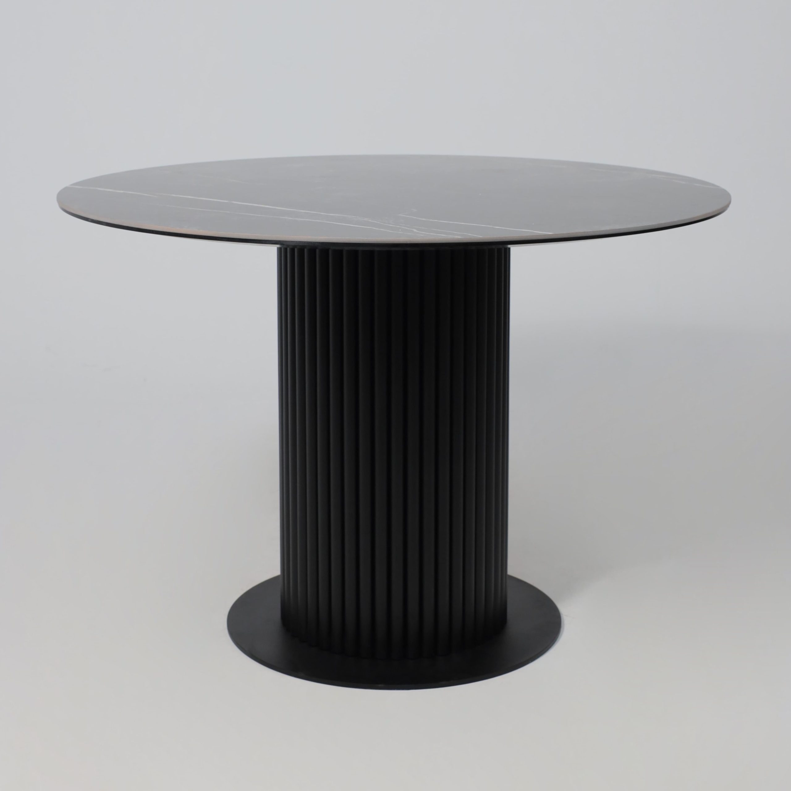 Стол РАУНД,керамика 2 кат. Д 1100, Камень черный Wacom pulido/ Черный матовый