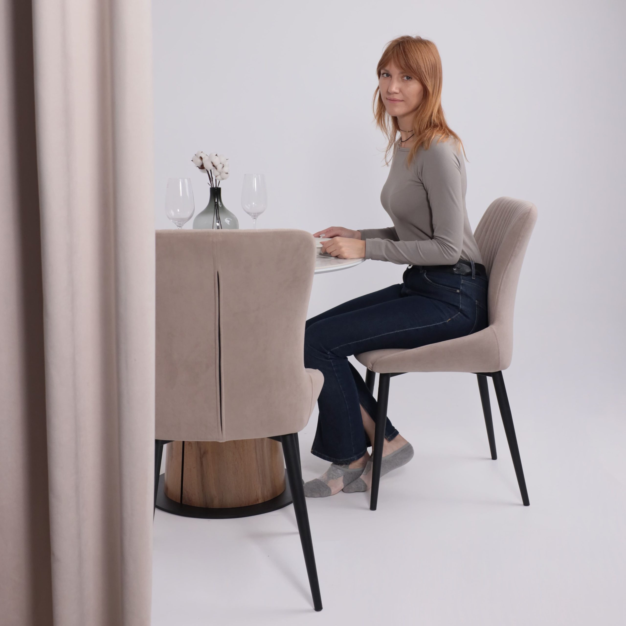 Стол AV 2317, МДФ+керамика, нераздвижной 900 белый, глянцевый CARLA LARKIN/черный+HPL Дуб Вотан