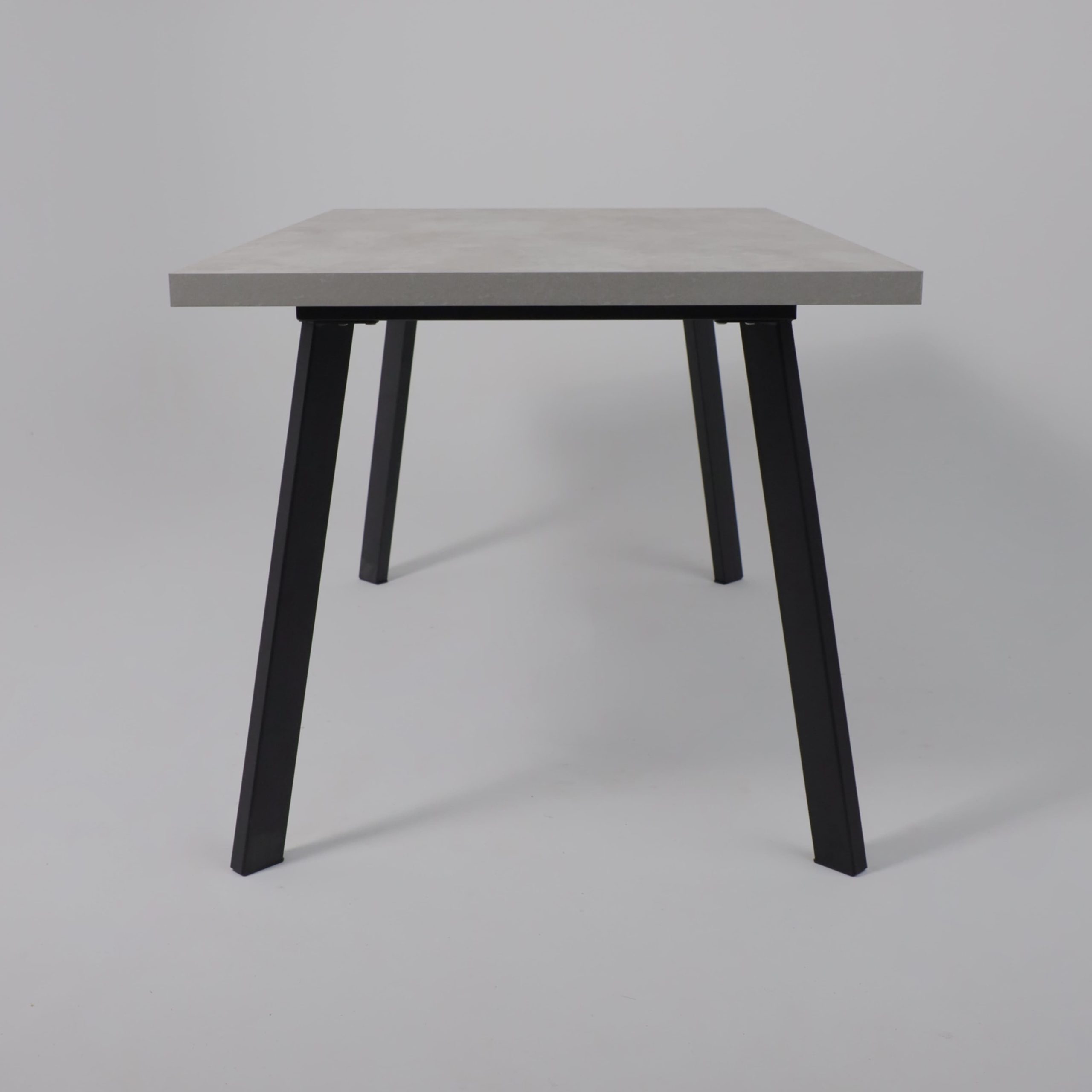Стол Hagen 140 раздвижной, 140(180)*85, Цемент/Черный