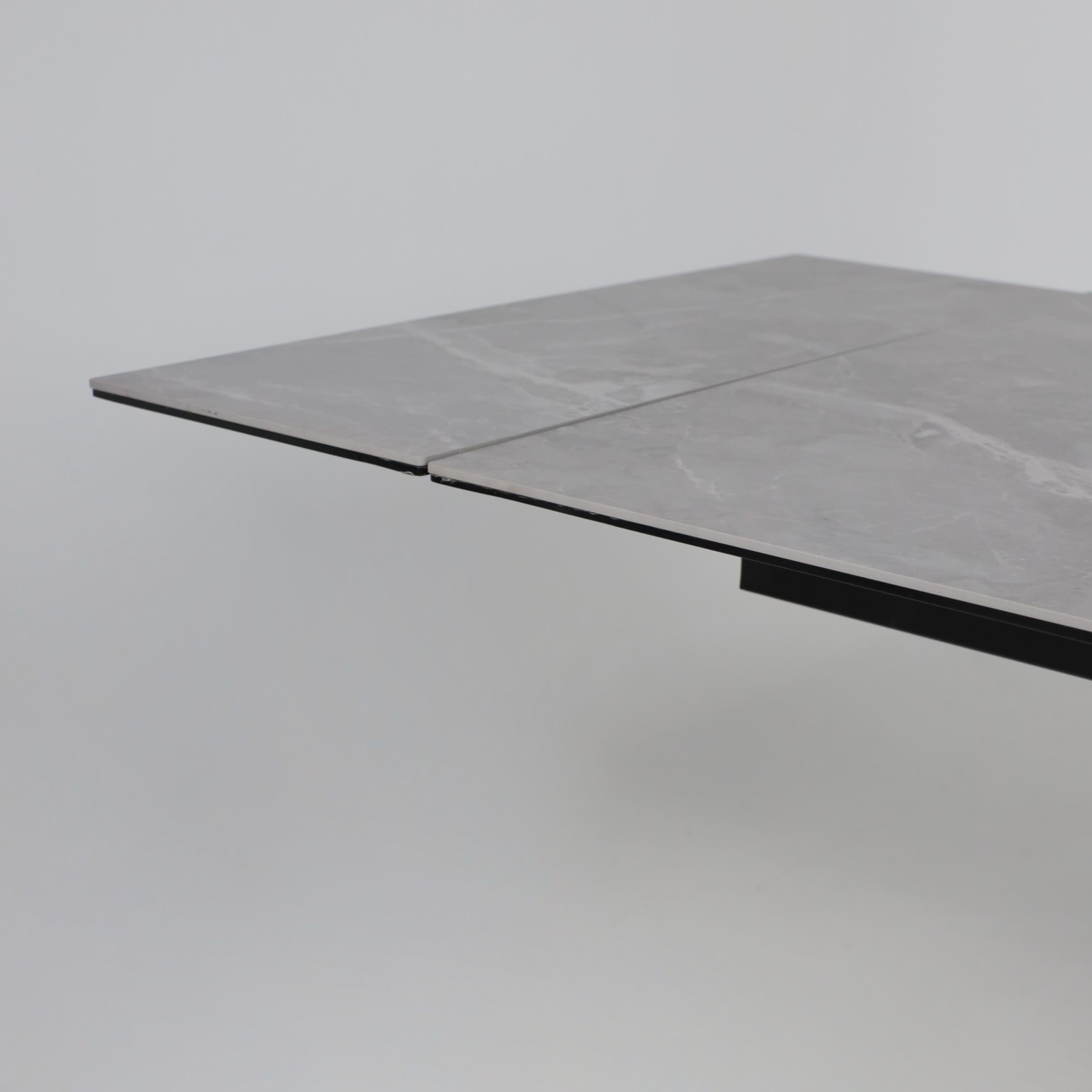 Стол МОНАКО NEW,керамика 0 кат. 1600(2240)*900, Камень серый Greys Grey/Черный матовый