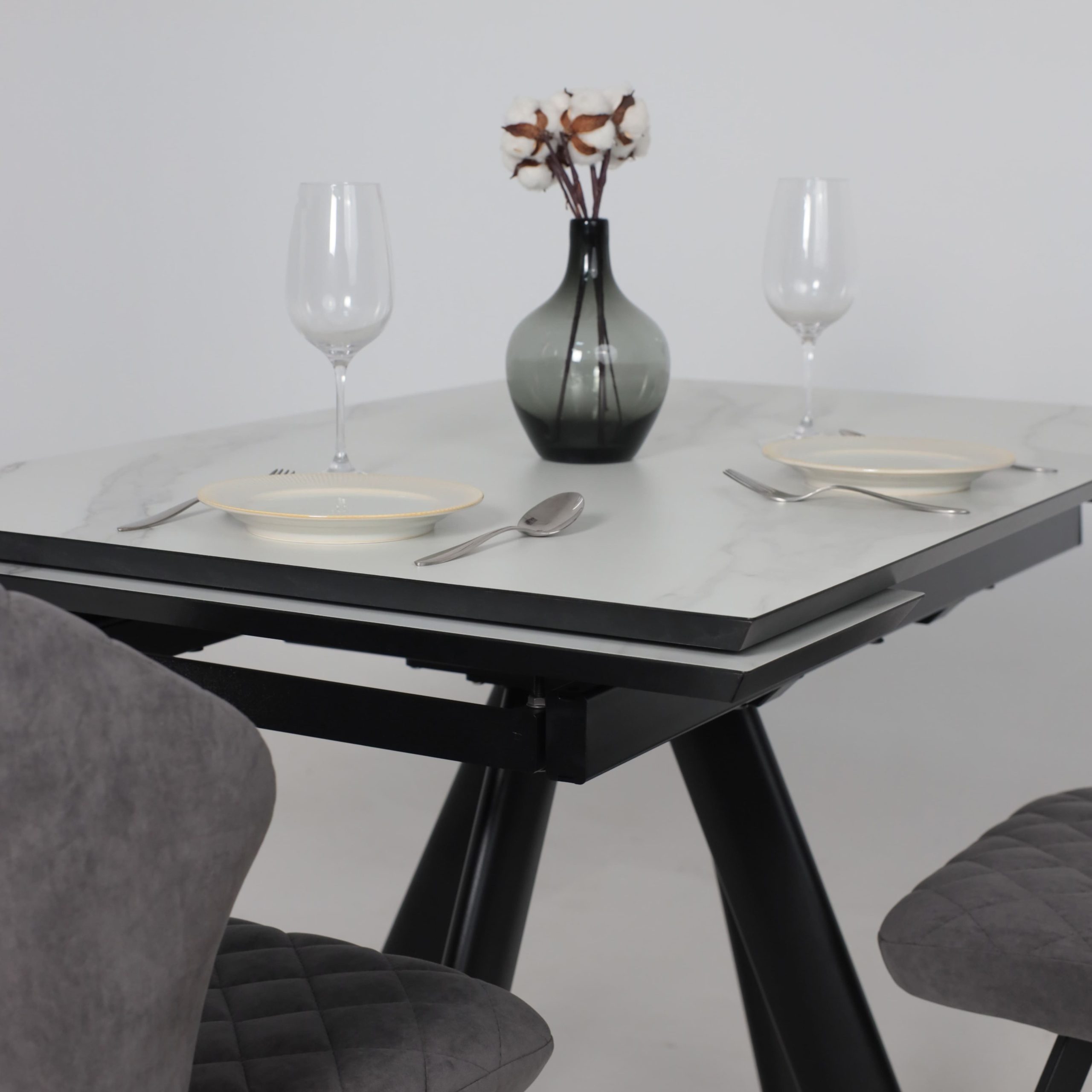 Стол JACK-120, раздвижной 120(30+30)х80, МРАМОР СВЕТЛЫЙ - COMPAKT CER/Черный