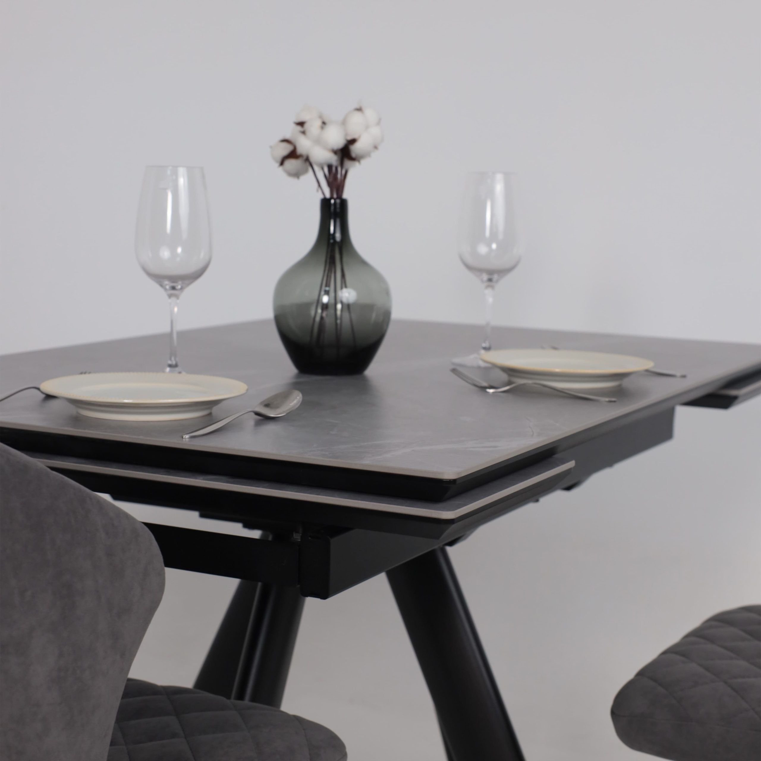 Стол JACK-120, раздвижной 120(30+30)х80, STONE GREY ST CER/Черный