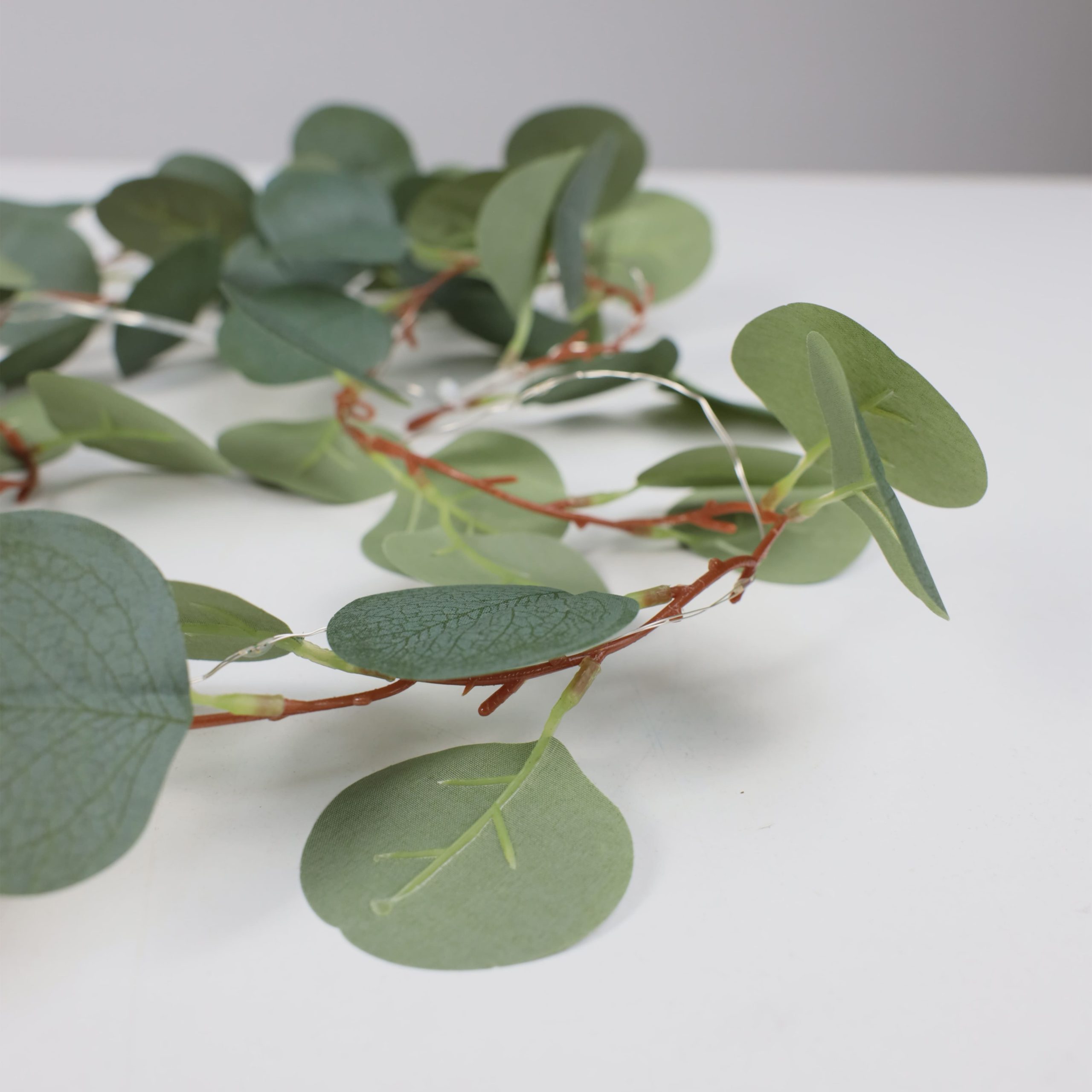 Светодиодная гирлянда AKS тип 7 ( Эвкалипт 20LED, 1.9м, 3АА )