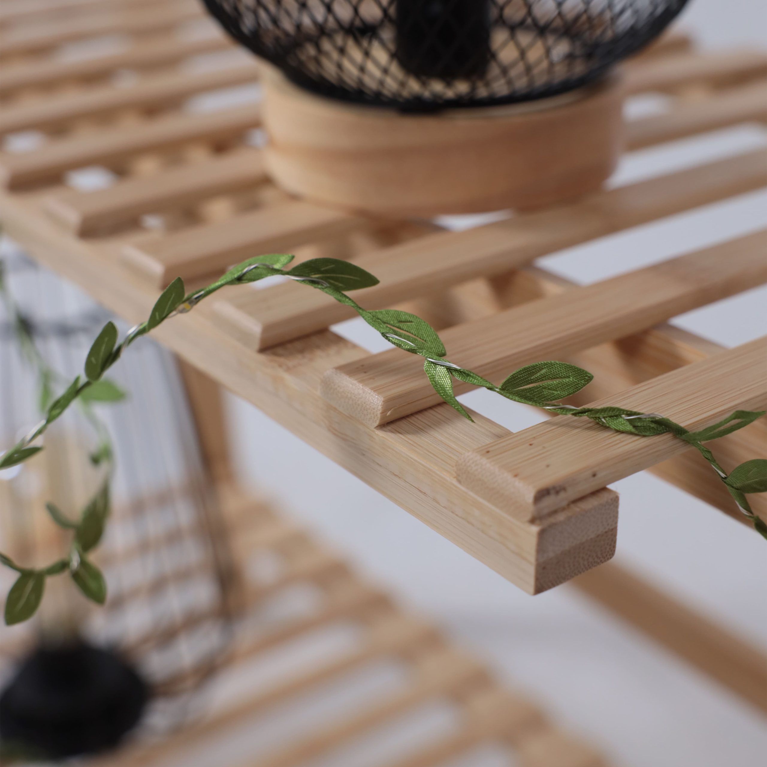 Светодиодная гирлянда AKS тип 5 ( Листочки 40LED, 4м, 3АА )