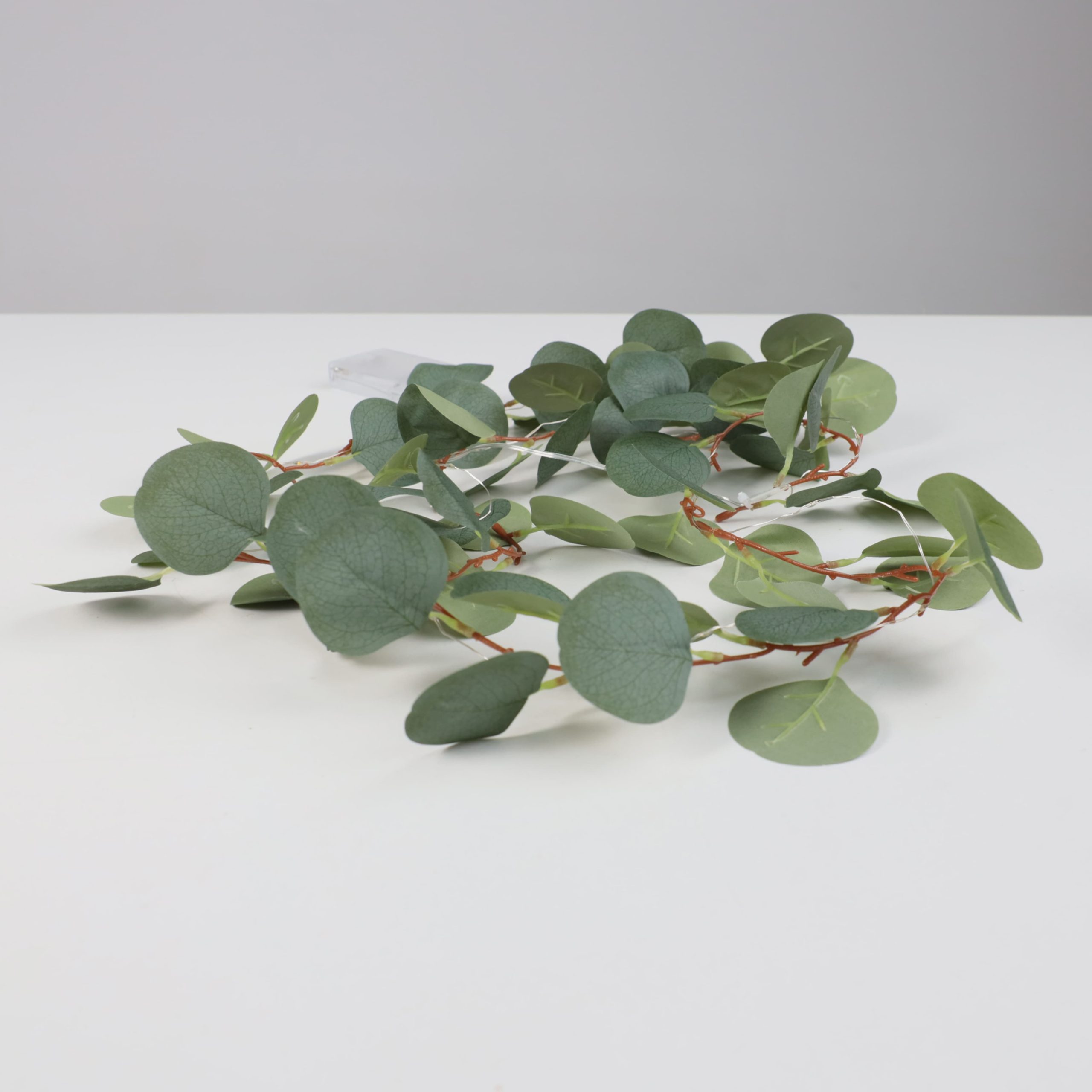 Светодиодная гирлянда AKS тип 7 ( Эвкалипт 20LED, 1.9м, 3АА )