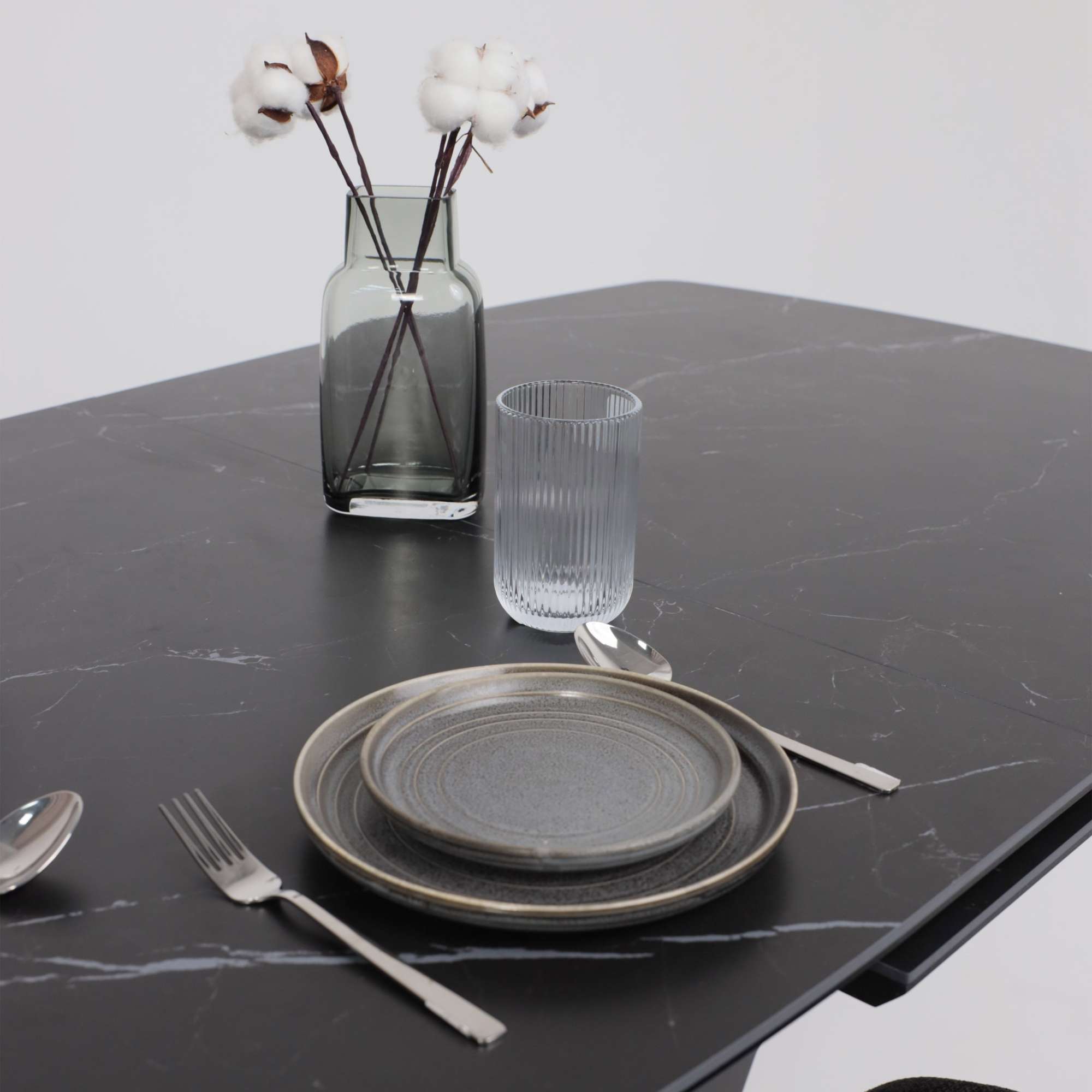 Стол НОТР ДАМ MODERNE, керамика 0 кат. 1400(1800)*850, Камень черный Greys Black /Черный матовый