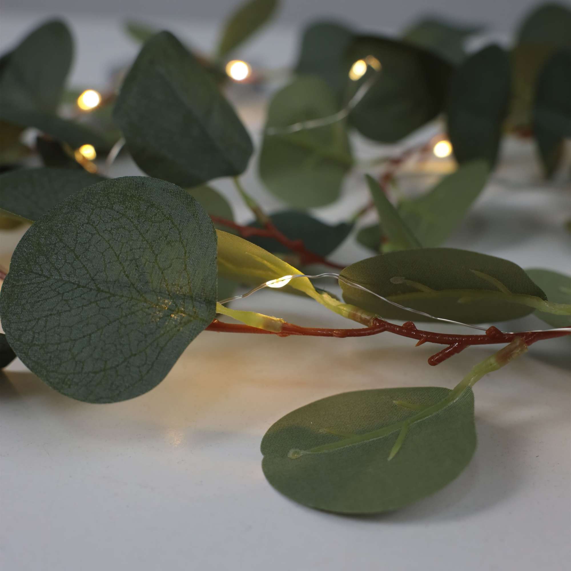 Светодиодная гирлянда AKS тип 7 ( Эвкалипт 20LED, 1.9м, 3АА )