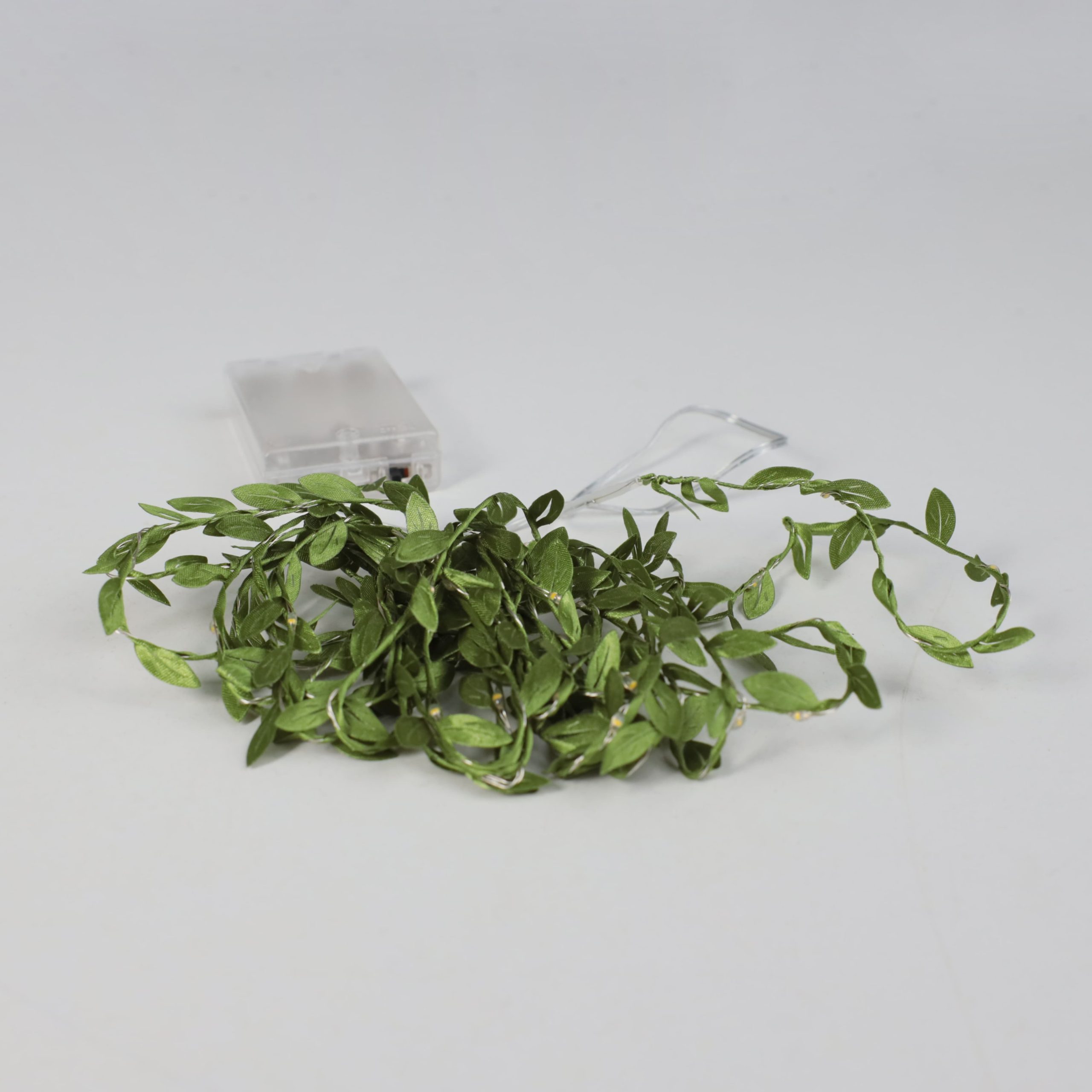 Светодиодная гирлянда AKS тип 5 ( Листочки 40LED, 4м, 3АА )